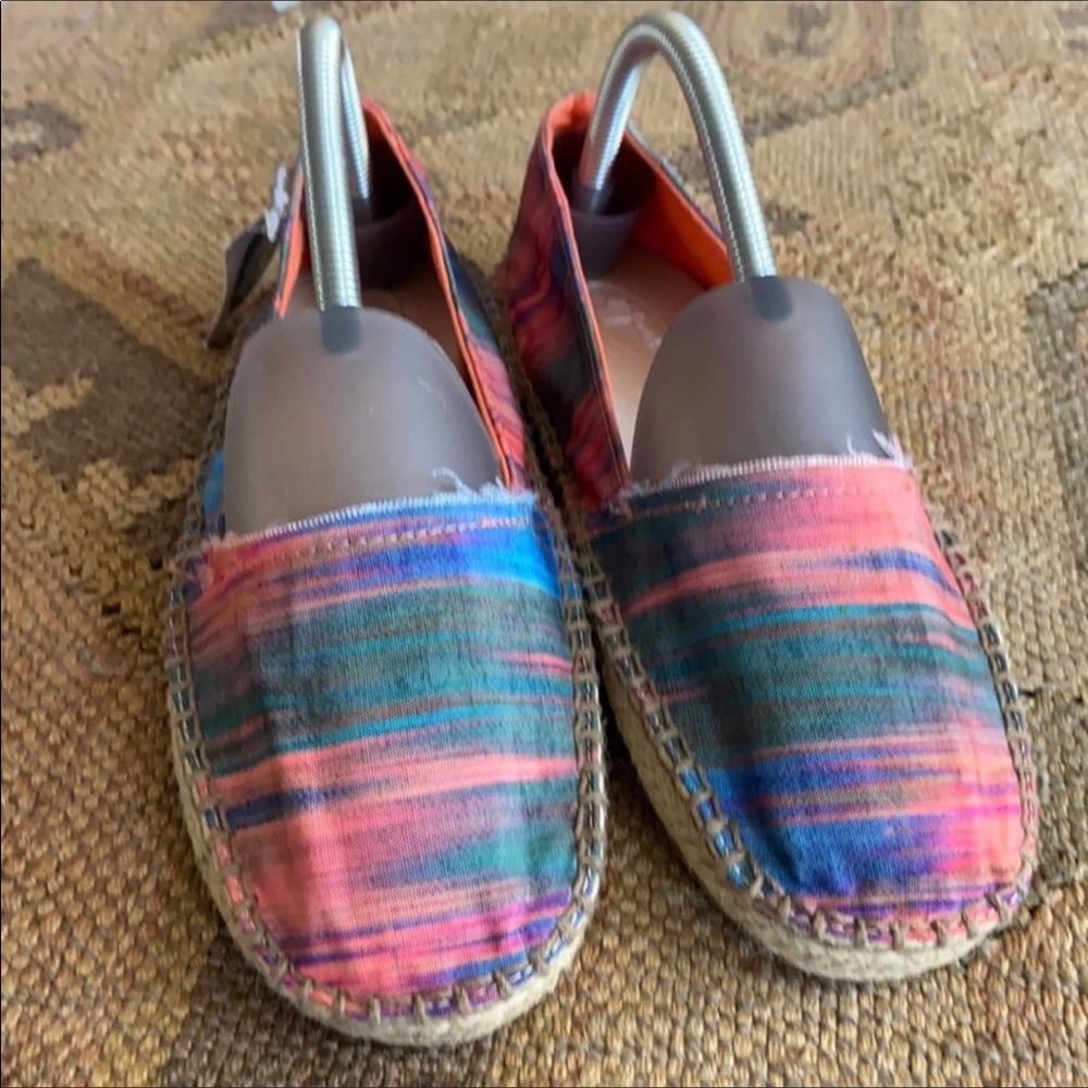 Sanuk Shoes. W7